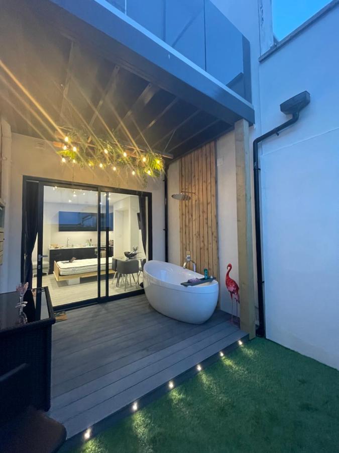 Coastline Retreats: Jungle-Themed Seafront Garden Apartment Bournemouth Exterior photo