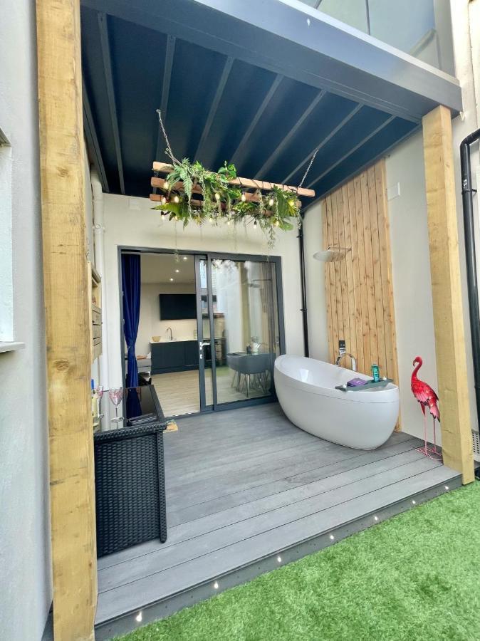Coastline Retreats: Jungle-Themed Seafront Garden Apartment Bournemouth Exterior photo