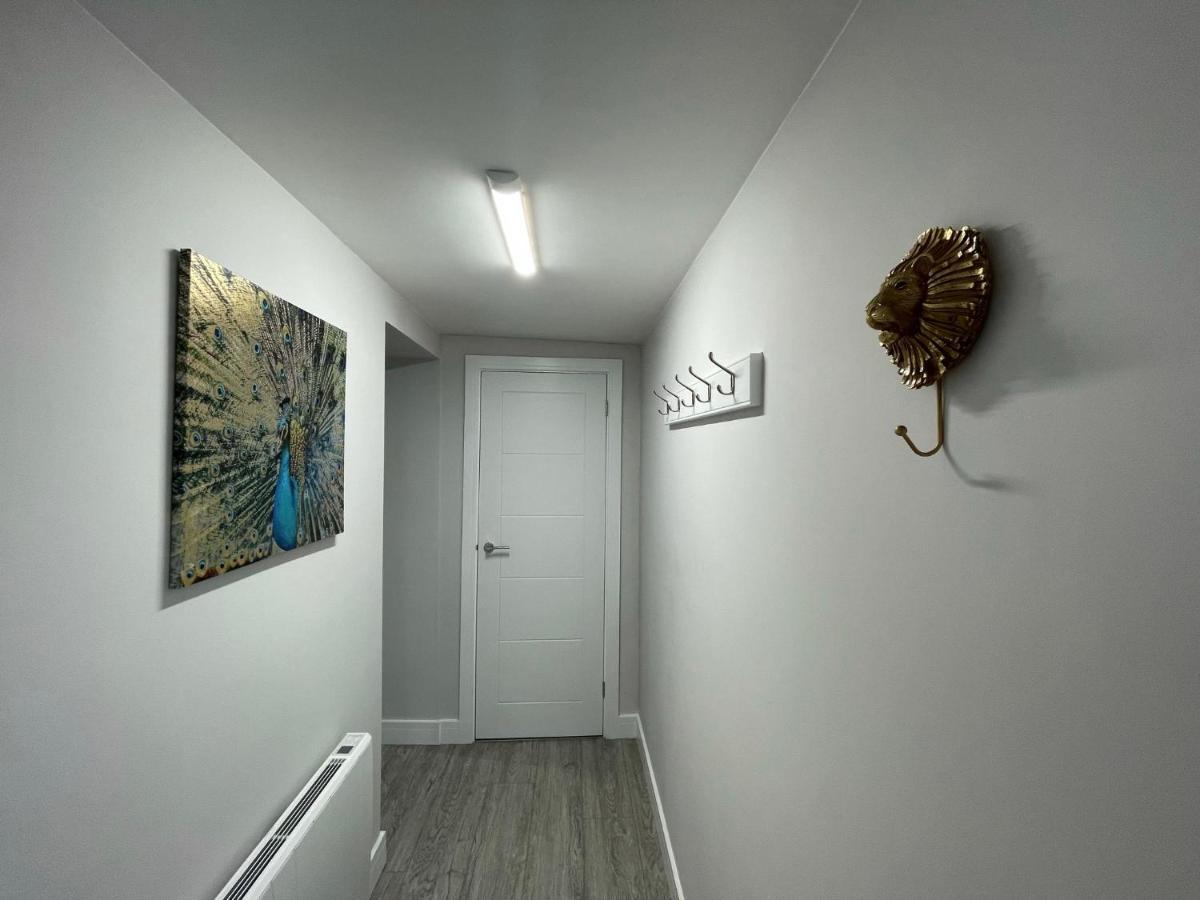 Coastline Retreats: Jungle-Themed Seafront Garden Apartment Bournemouth Exterior photo